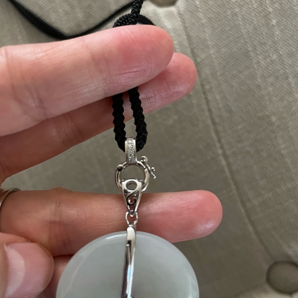Jade button pendant - Picture 7 of 9
